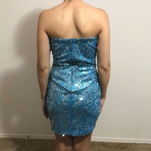 Short blue dress